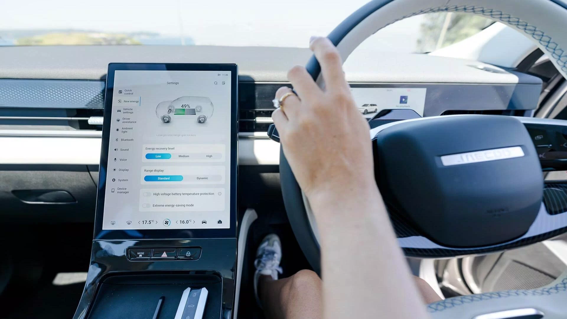 Driver using the JAECOO J5 EV interior display